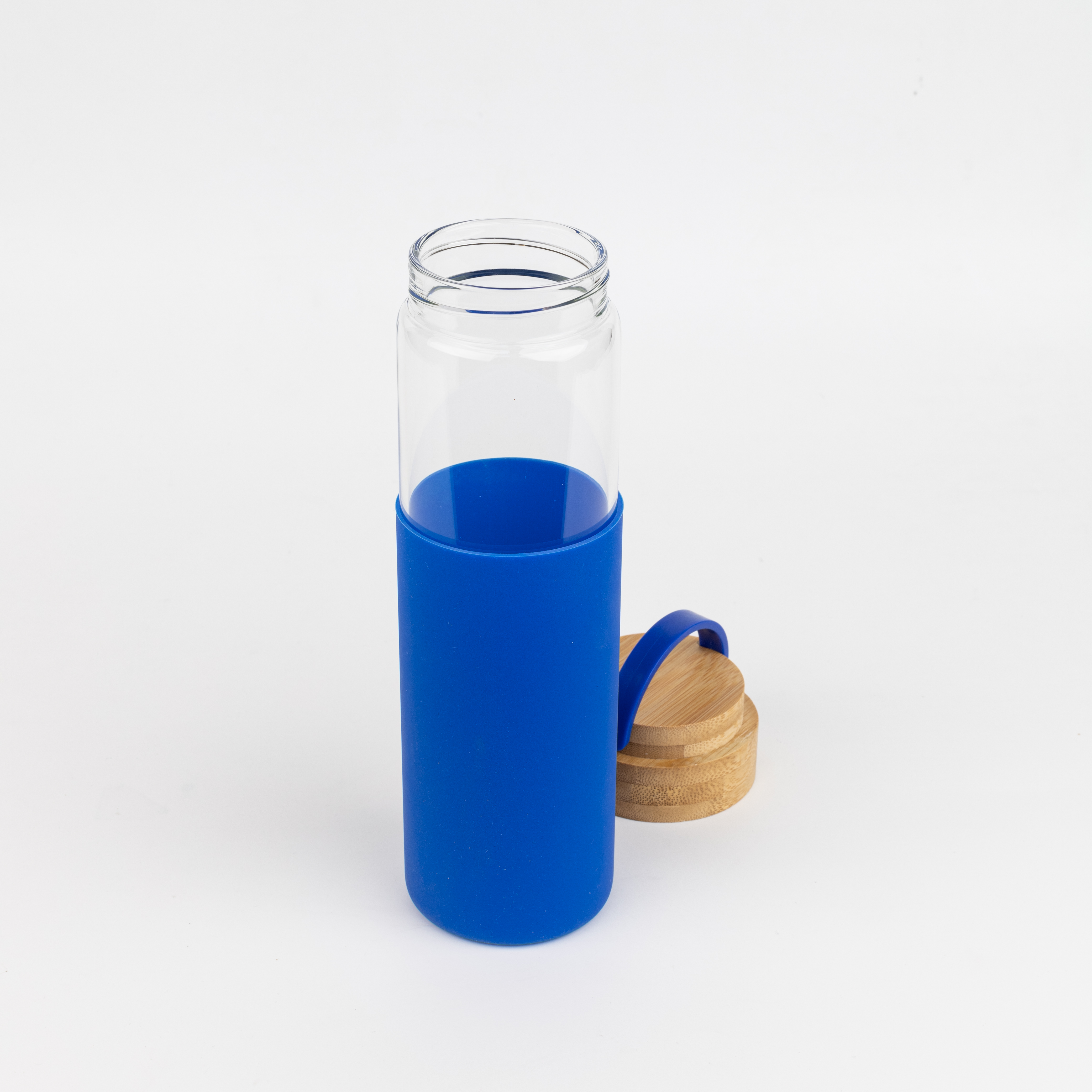 Бутылка стеклянная с силиконовой манжетой и бамбуковой крышкой Glass, синяя (Фото)