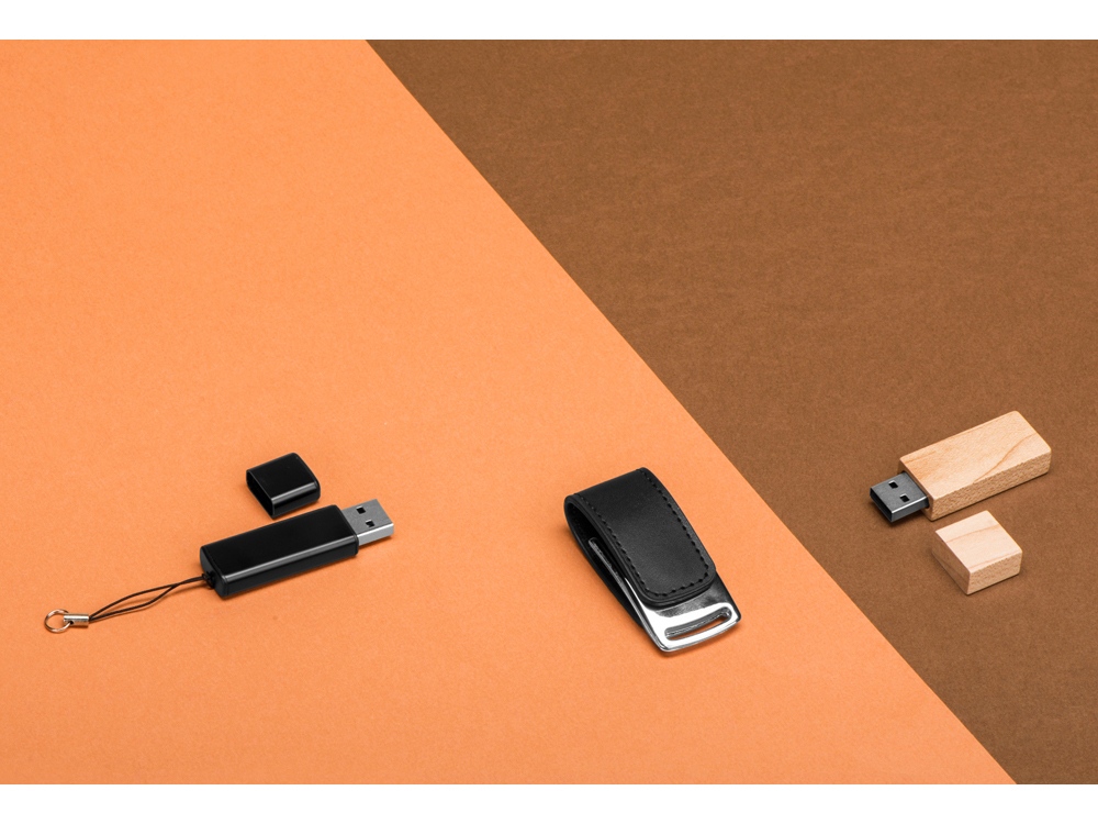 USB-флешка на 16 Гб Woody с магнитным колпачком (Фото)