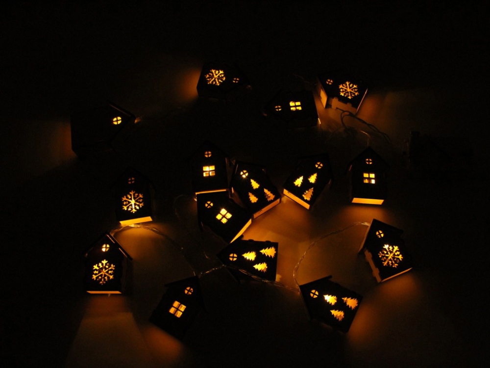Елочная гирлянда с лампочками Зимняя сказка в деревянной подарочной коробке (Фото)